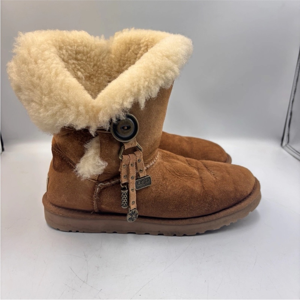 UGG Azalea Charm Bailey Button Sheepskin Leather Shearling Boots Women's Size 8